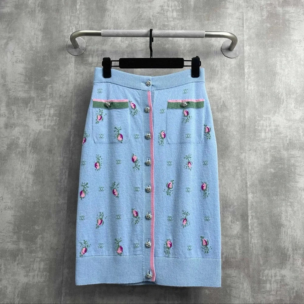 āsoldāAuthentic CHANEL Light Blue Floral Pencil Skirt - Picture 1 of 3